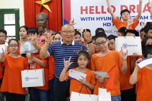 Tổ chức giải bóng đá giao hữu, gây quỹ ủng hộ đồng bào vùng lũ