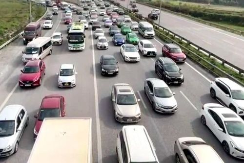 Lái xe tuần đường 'nổi hứng' truy đuổi xe máy trên cao tốc lĩnh án tù