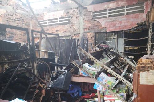 Trường học ở Cà Mau bất ngờ cháy dữ dội trong đêm