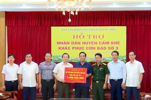 Ban vận động Cứu trợ tỉnh Phú Thọ trao 6 tỷ đồng hỗ trợ 2 huyện khắc phục thiệt hại do bão số 3