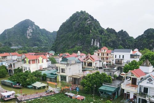 Một thôn tại Ninh Bình vẫn bị cô lập, không tổ chức Trung thu