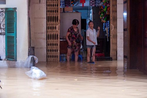Loạt bệnh về mắt dễ gặp phải trong mùa mưa bão