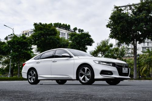 Thấy gì từ top ôtô bán chậm những tháng giữa năm?