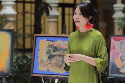 Vẽ tranh lụa truyền thống Việt ở độ cao 1.600 m