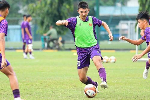HLV Brazil nói điều bất ngờ về trung vệ Việt kiều ở đội U17 Việt Nam
