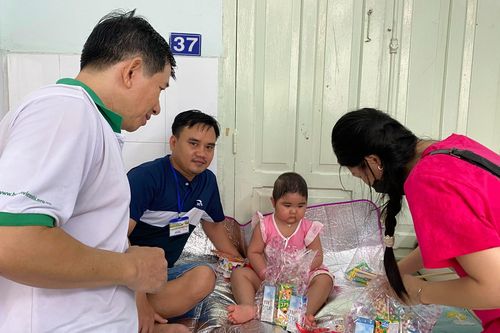 Niềm vui nhỏ của các bệnh nhi dịp Trung thu