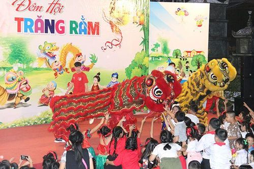 Ấm áp Tết Trung thu tại Lào