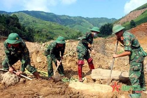 Quân đội tiếp tục huy động lực lượng giúp dân khắc phục hậu quả bão số 3