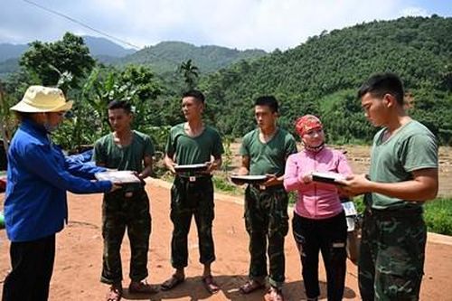 Nhân dân Làng Nủ biết ơn Bộ đội Cụ Hồ!