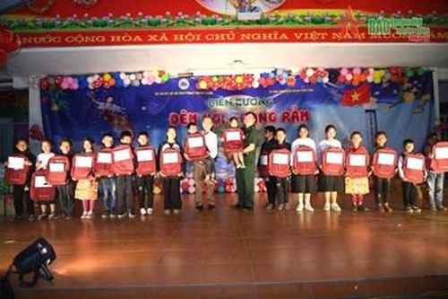 Bộ đội Biên phòng tỉnh Hà Giang trao quà Trung thu tại xã biên giới địa đầu Tổ quốc