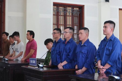 Ba anh em cùng ngồi tù do làm giả giấy tờ để lừa đảo