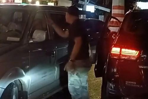 Người đàn ông đập kính ô tô, tấn công tài xế ở Thủ Đức 'vì bực tức'
