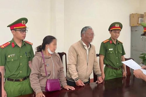 Bí thư và trưởng thôn lợi dụng chức vụ, quyền hạn trong thi hành công vụ