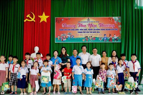Trung thu yêu thương cho thiếu nhi hoàn cảnh khó khăn ở Cần Thơ
