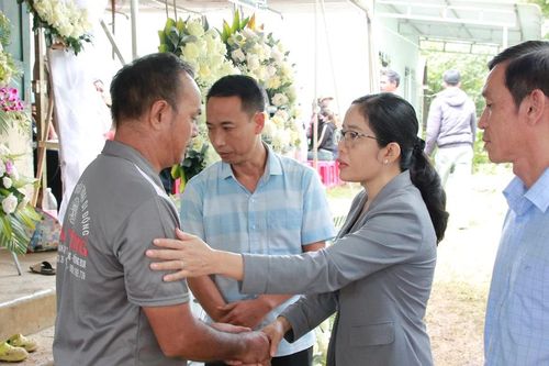 Lãnh đạo Sở GD&ĐT Đắk Lắk chia buồn với gia đình học sinh bị tử nạn ở sân trường