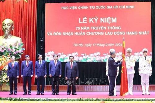 Học viện Chính trị quốc gia Hồ Chí Minh đón nhận Huân chương Lao động hạng Nhất