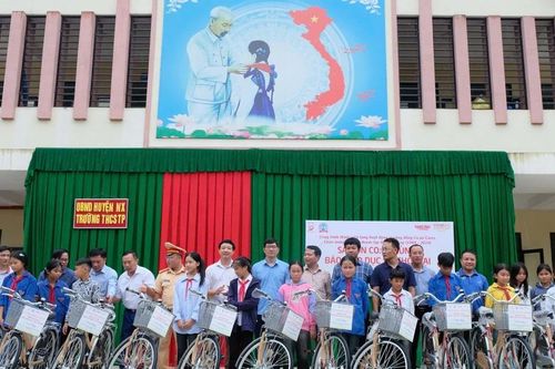 Saigon Co-op, Báo GD&TĐ kết nối trao 60 chiếc xe đạp tới học sinh vượt khó ở Thanh Hóa