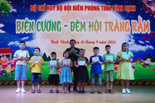 Các đơn vị BĐBP tổ chức Tết Trung thu các cháu thiếu niên, nhi đồng khu vực biên giới