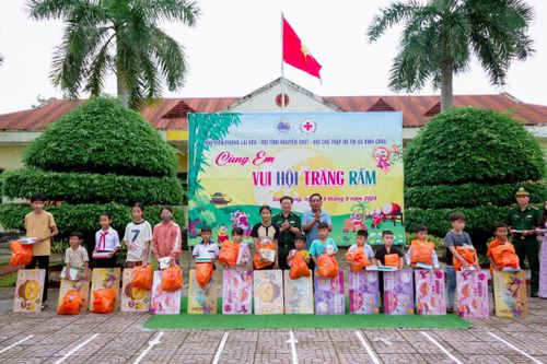 Biên cương vui hội trăng rằm