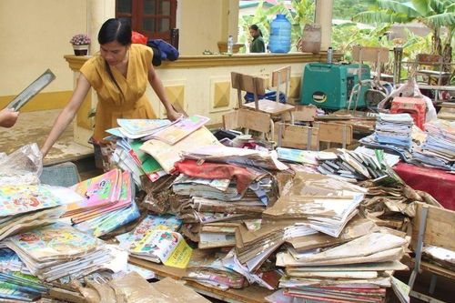 Hơn 40 nghìn bộ sách giáo khoa bị hư hỏng trong bão lũ