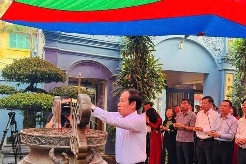 Dâng hương Kỷ niệm 1983 năm Ngày Nữ tướng Lê Chân thắng trận