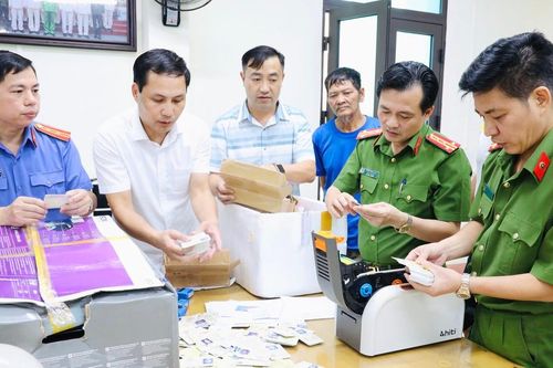 Triệt phá đường dây làm giả con dấu, tài liệu quy mô lớn