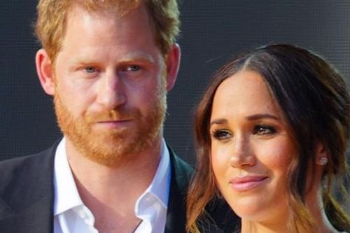 Meghan Markle bị cắt khỏi bức ảnh của Hoàng gia Anh