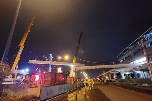 Hình ảnh cầu bộ hành cuối cùng kết nối nhà ga Thủ Đức vừa hoàn thành
