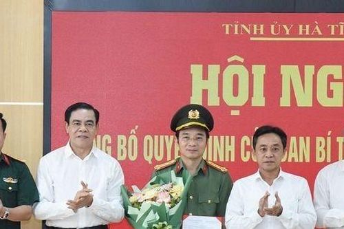 Bản tin 8H: Giám đốc Công an tỉnh Hà Tĩnh nhận quyết định từ Ban Bí thư