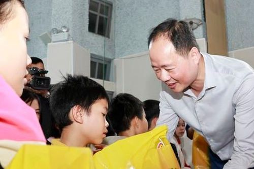 Hội trăng rằm của hàng trăm thiếu nhi đặc biệt