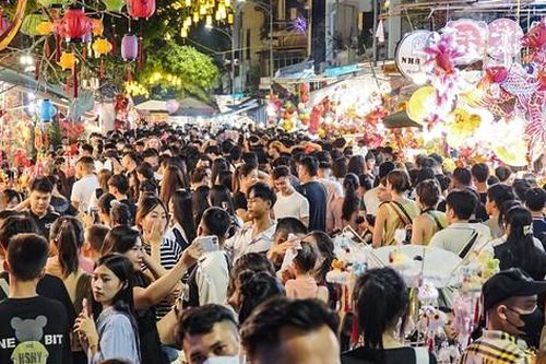 Phố cổ Hà Nội chật cứng người đêm Trung thu