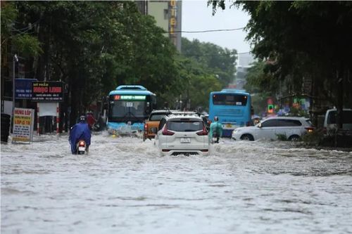 Hà Nội: Cấm đường QL32 đoạn qua thị xã Sơn Tây do úng ngập