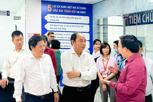 VNVC tiêm nhiều nhất trong ngày đầu chiến dịch tăng cường vắc xin sởi cho trẻ em TP HCM