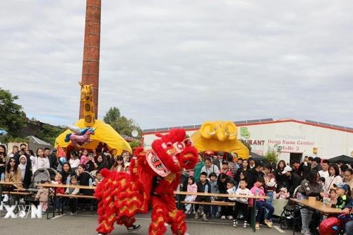 Tết Trung Thu hướng về vùng lũ của kiều bào tại Đức