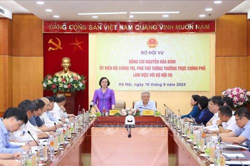 Sắp xếp tổ chức bộ máy, tinh giản biên chế: Điều chỉnh sát người, sát việc hơn