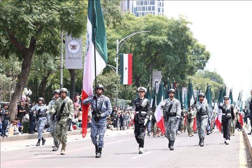 Mexico tổ chức diễu binh kỷ niệm 214 năm Ngày Độc lập