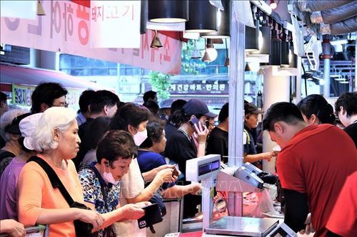 Sắc màu cuộc sống: Trải nghiệm đi chợ Tết Trung Thu nơi xứ Hàn