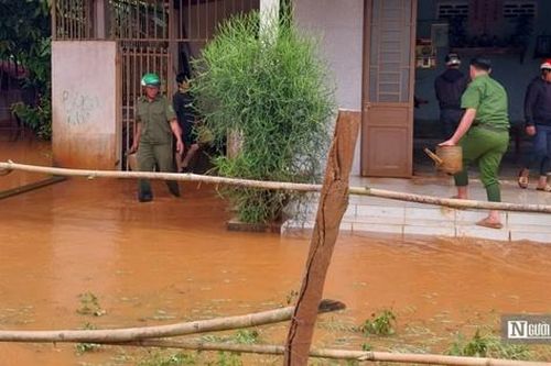 Huy động lực lượng khắc phục hậu quả sau mưa lũ ở Bình Phước