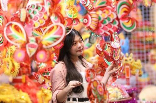 Phố Hàng Mã chật kín người trong đêm Trung Thu