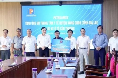 Gia Lai: Tập đoàn Xăng dầu Việt Nam tặng xe cứu thương cho Trung tâm Y tế huyện Kông Chro