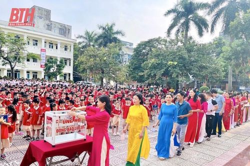Trường Tiểu học Ba Đình quyên góp hơn 163 triệu đồng ủng hộ đồng bào vùng lũ