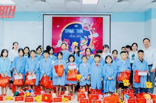 Mang Trung thu đến với bệnh nhân nhi đang điều trị tại Bệnh viện Đa khoa tỉnh Thanh Hóa