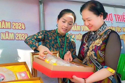 Giá tổ yến giảm sâu