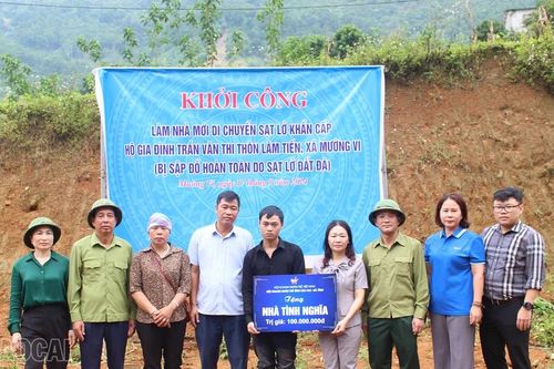 Hội Doanh nhân trẻ tỉnh và Hiệp Hội Doanh nghiệp tỉnh trao hỗ trợ cho người dân bị ảnh hưởng thiên tai trên địa bàn huyện Bát Xát