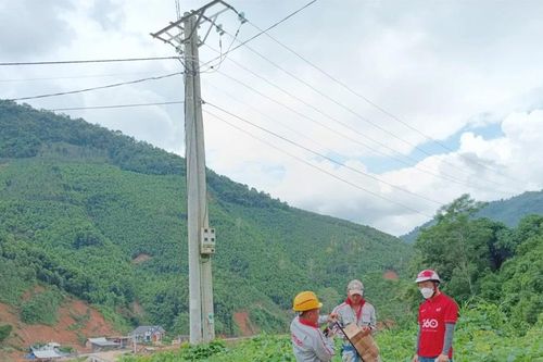 Toàn tỉnh còn 6 thôn chưa có sóng di động, 72 thôn chưa có điện sau ảnh hưởng của bão số 3