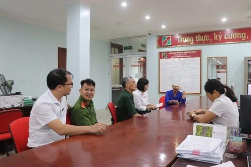 Agribank Bát Xát kịp thời ngăn chặn khách hàng chuyển tiền tiết kiệm cho kẻ lừa đảo