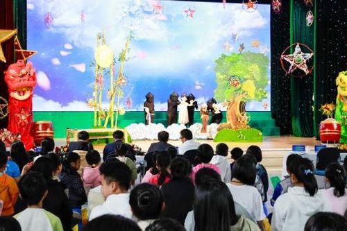 Chủ tịch UBND tỉnh Lâm Đồng tham gia chương trình 'Lồng đèn thắp sáng ước mơ thiếu nhi''