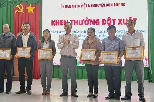 Đơn Dương: Khen thưởng đột xuất 6 tập thể thành tích xuất sắc trong vận động ủng hộ khắc phục thiệt hại do bão lũ