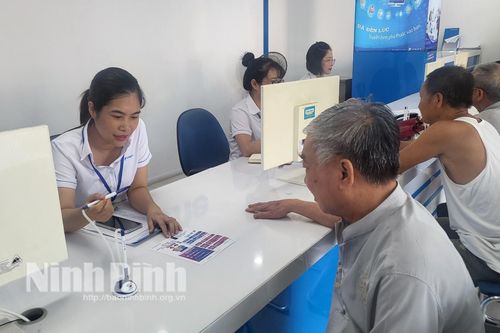 Hơn 14.000 khách hàng của Vinaphone Ninh Bình đã chuyển đổi thiết bị di động 2G lên 4G