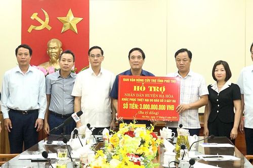 Bí thư Tỉnh ủy Bùi Minh Châu thăm hỏi, trao hỗ trợ khắc phục thiên tai tại Hạ Hòa, Cẩm Khê